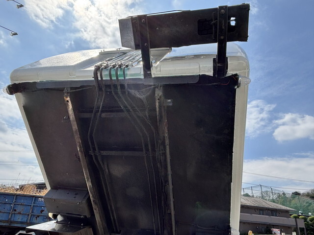 いすゞエルフパッカー車（塵芥車）小型（2t・3t）[写真21]