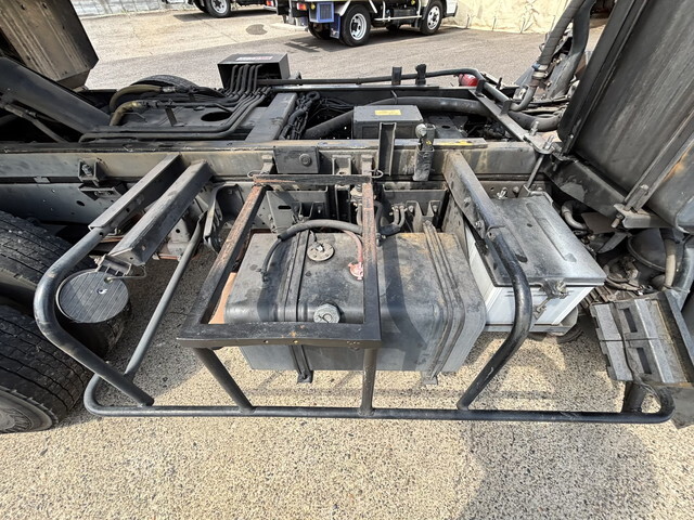 いすゞエルフパッカー車（塵芥車）小型（2t・3t）[写真26]