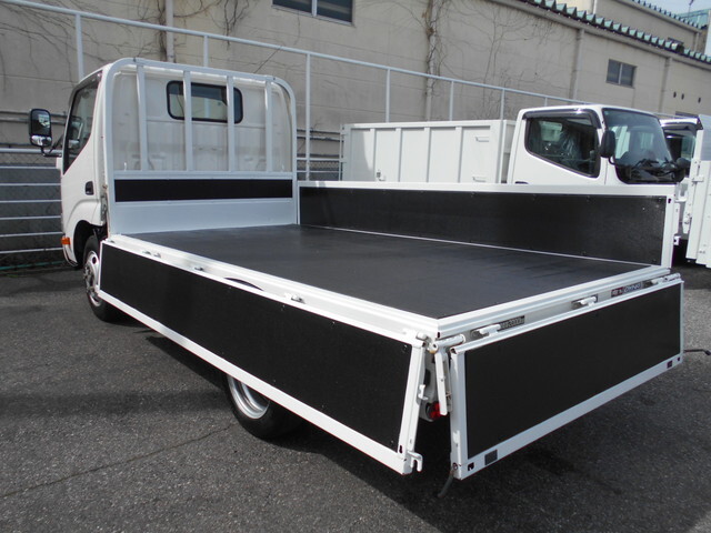 トヨタトヨエース平ボディ小型（2t・3t）[写真13]
