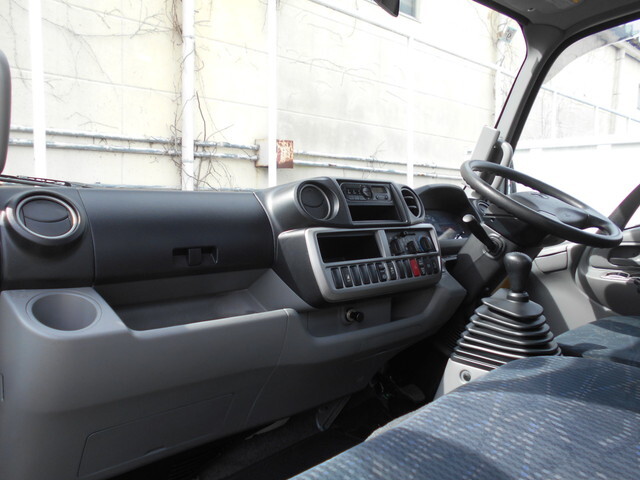 トヨタトヨエース平ボディ小型（2t・3t）[写真28]