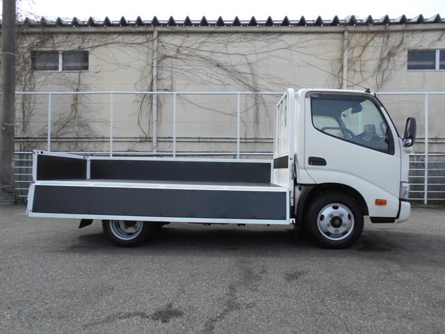 トヨタトヨエース平ボディ小型（2t・3t）[写真09]