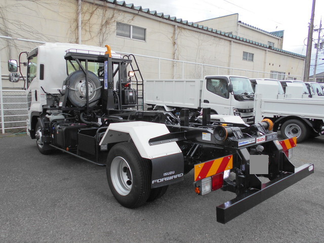 いすゞフォワードコンテナ専用車中型（4t）[写真10]