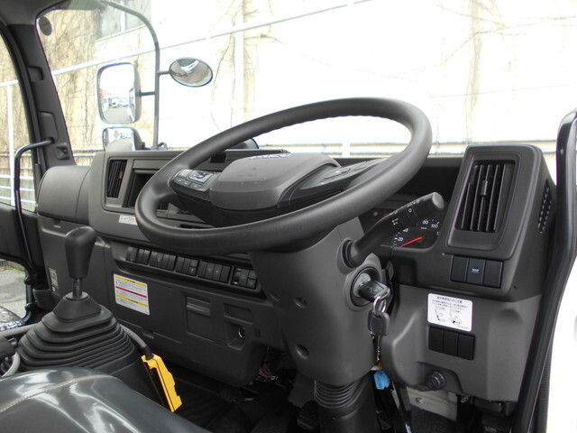 いすゞフォワードコンテナ専用車中型（4t）[写真23]