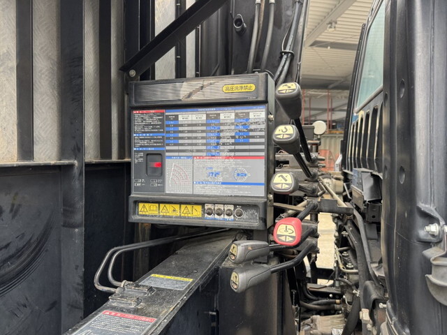 三菱ふそうファイタークレーン4段増トン（6t・8t）[写真15]