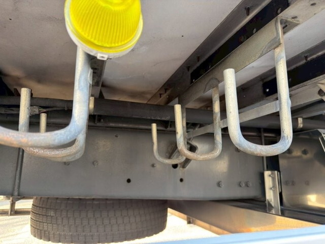 三菱ふそうスーパーグレートアルミウイング大型（10t）[写真13]