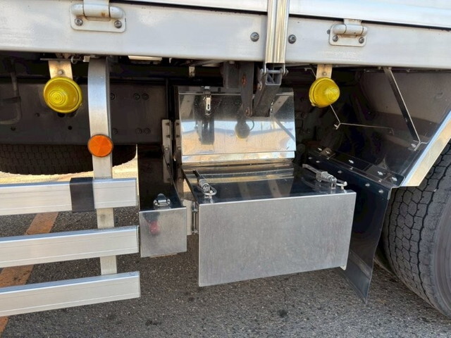 三菱ふそうスーパーグレートアルミウイング大型（10t）[写真15]