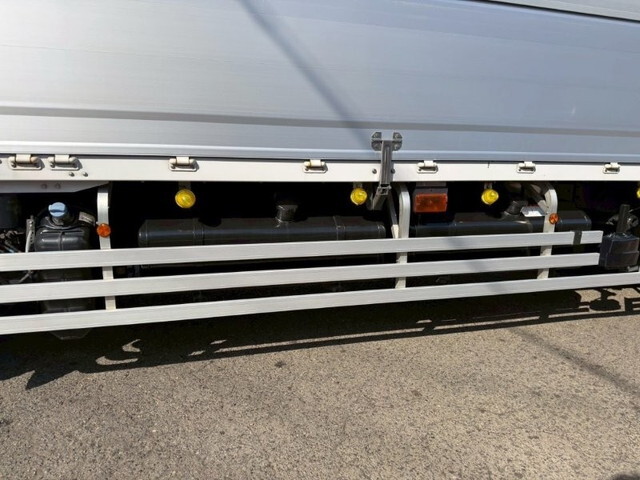 三菱ふそうスーパーグレートアルミウイング大型（10t）[写真17]