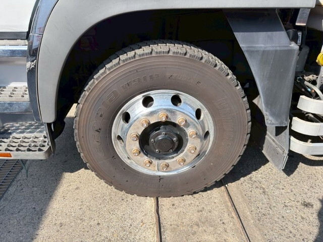 三菱ふそうスーパーグレートアルミウイング大型（10t）[写真18]