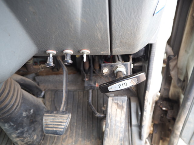 三菱ふそうキャンタークレーン3段小型（2t・3t）[写真38]