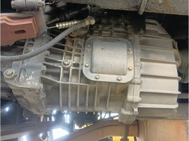 日野プロフィア平ボディ大型（10t）[写真12]