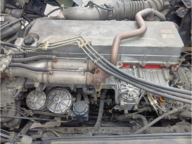 日野プロフィア平ボディ大型（10t）[写真14]