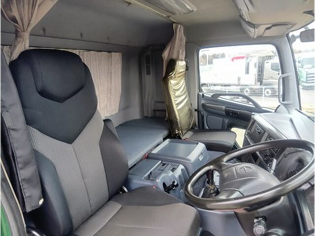 日野プロフィア平ボディ大型（10t）[写真19]