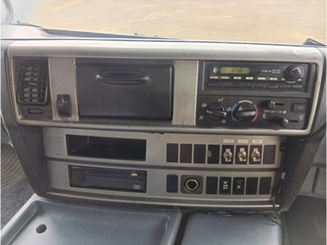 日野プロフィア平ボディ大型（10t）[写真23]