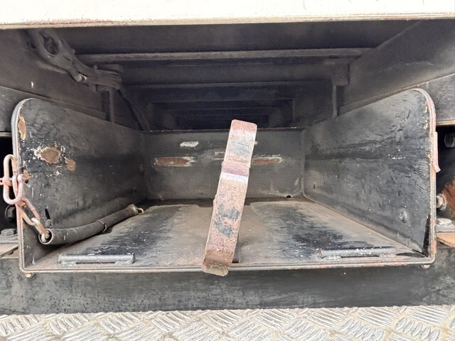 いすゞエルフボトルバン小型（2t・3t）[写真14]