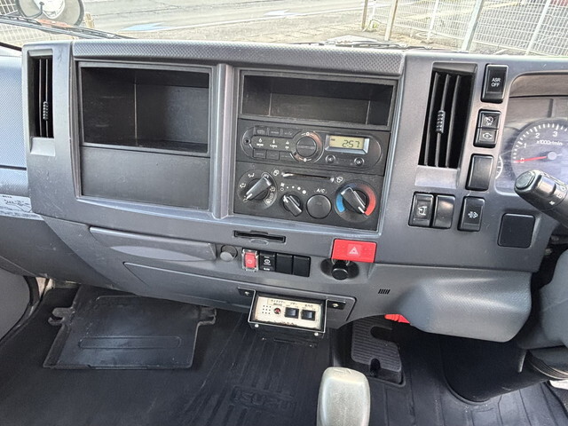 いすゞエルフボトルバン小型（2t・3t）[写真34]