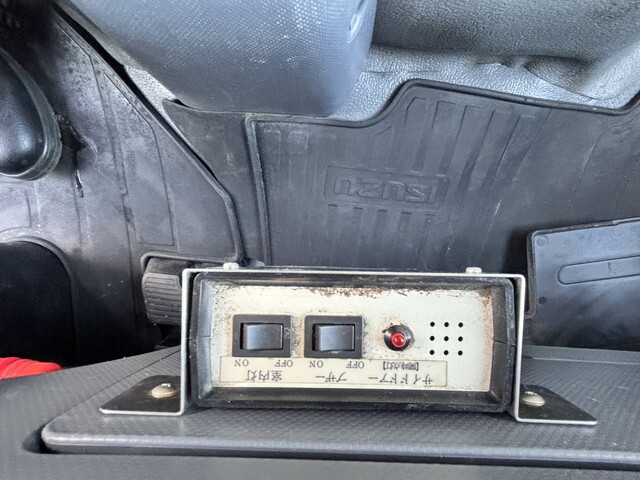 いすゞエルフボトルバン小型（2t・3t）[写真36]