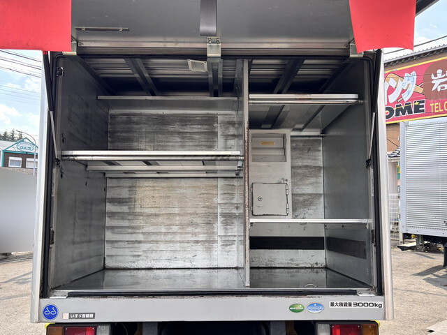 いすゞエルフボトルバン小型（2t・3t）[写真07]