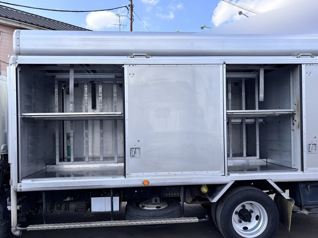 いすゞエルフボトルバン小型（2t・3t）[写真09]