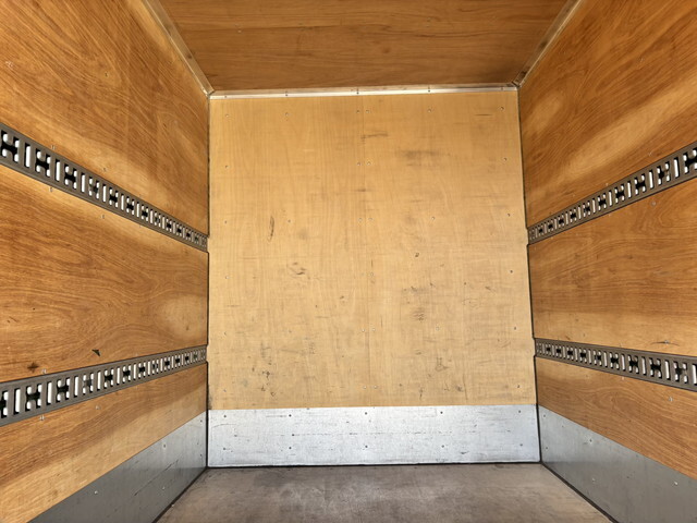 三菱ふそうキャンターアルミバン小型（2t・3t）[写真10]