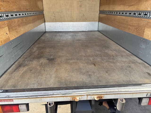 三菱ふそうキャンターアルミバン小型（2t・3t）[写真11]