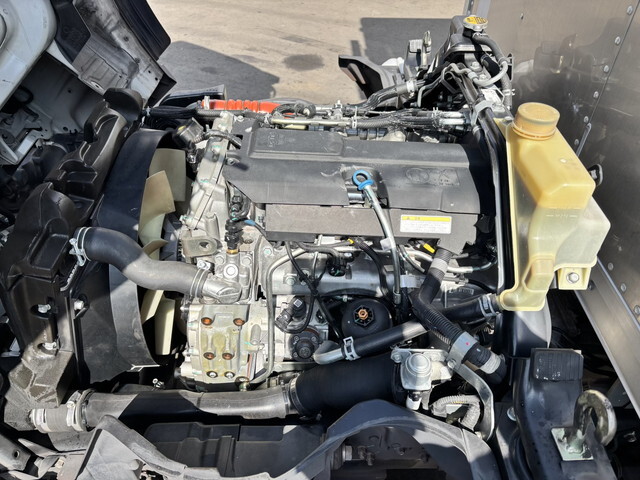 三菱ふそうキャンターアルミバン小型（2t・3t）[写真14]