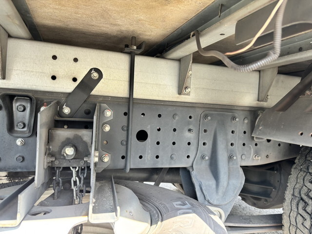 三菱ふそうキャンターアルミバン小型（2t・3t）[写真18]