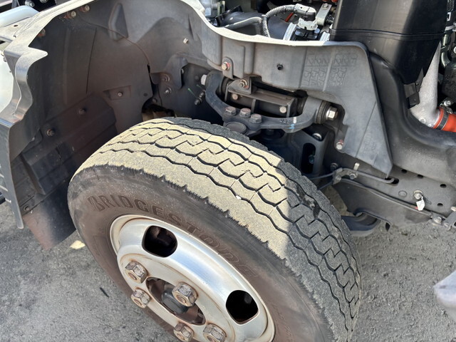 三菱ふそうキャンターアルミバン小型（2t・3t）[写真27]