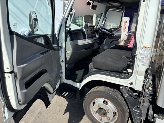 三菱ふそうキャンターアルミバン小型（2t・3t）[写真38]