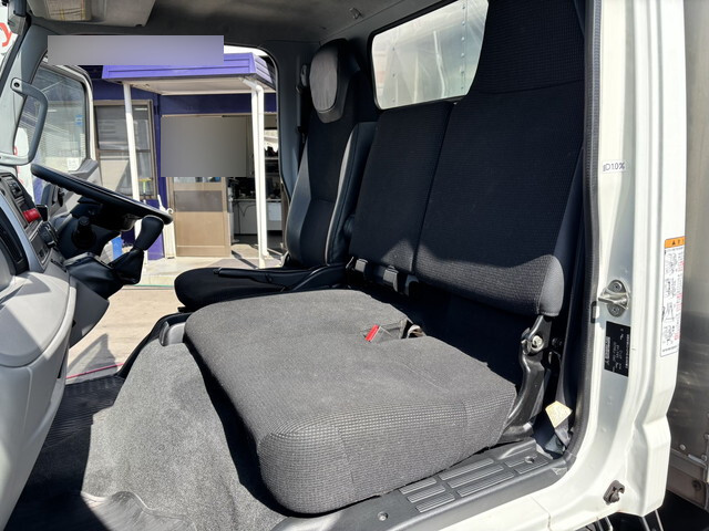 三菱ふそうキャンターアルミバン小型（2t・3t）[写真39]