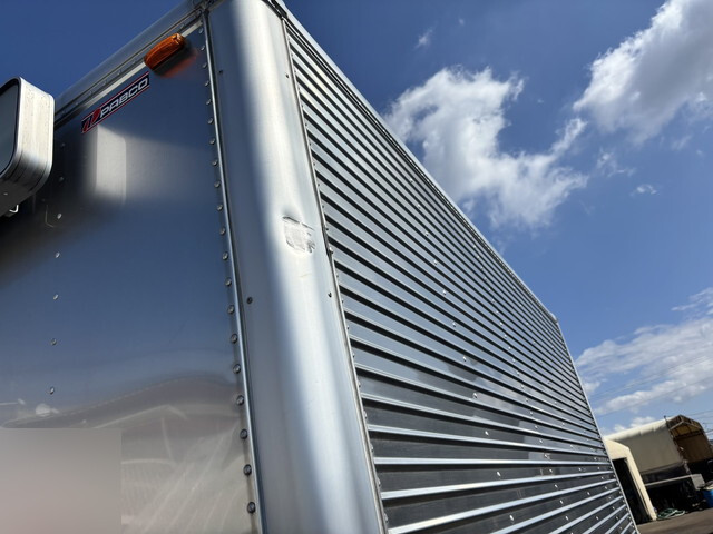 三菱ふそうキャンターアルミバン小型（2t・3t）[写真05]