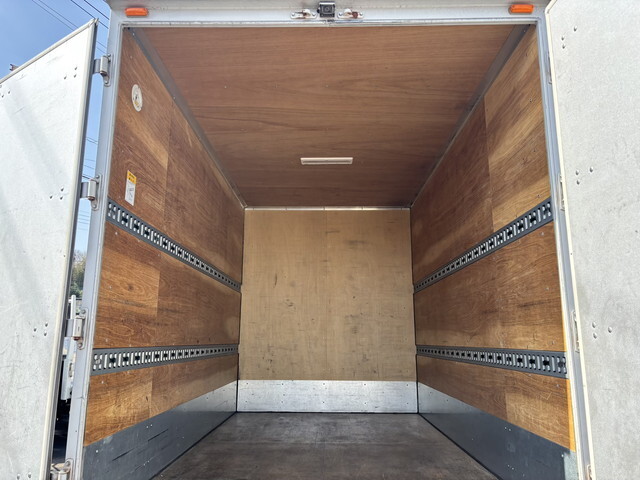 三菱ふそうキャンターアルミバン小型（2t・3t）[写真09]