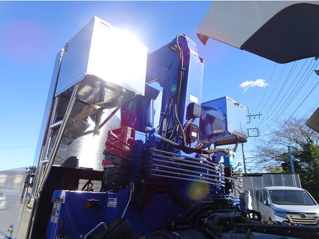 三菱ふそうファイタークレーン4段増トン（6t・8t）[写真13]