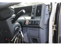 いすゞエルフ冷凍車（冷蔵車）小型（2t・3t）[写真30]