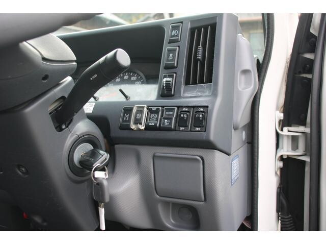 いすゞエルフダブルキャブ（Wキャブ）小型（2t・3t）[写真23]