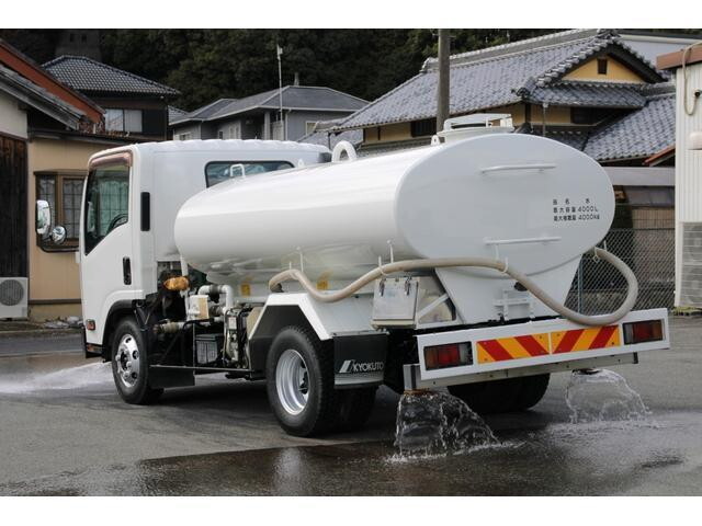 いすゞエルフ散水車小型（2t・3t）[写真02]