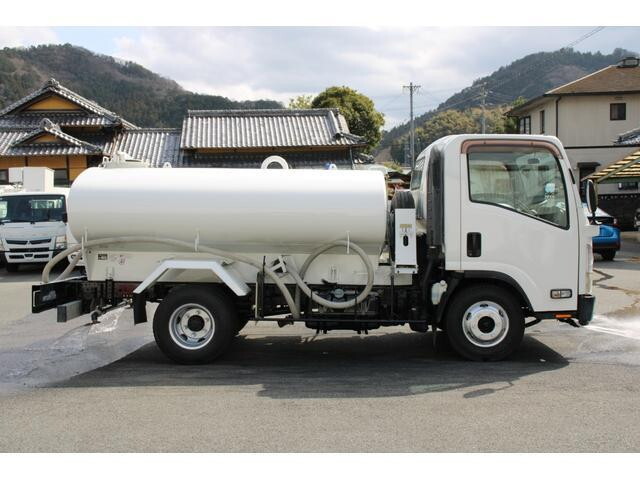 いすゞエルフ散水車小型（2t・3t）[写真07]