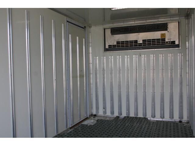 いすゞエルフ冷凍車（冷蔵車）小型（2t・3t）[写真22]