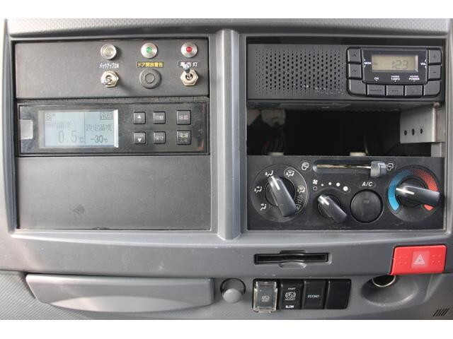 いすゞエルフ冷凍車（冷蔵車）小型（2t・3t）[写真33]