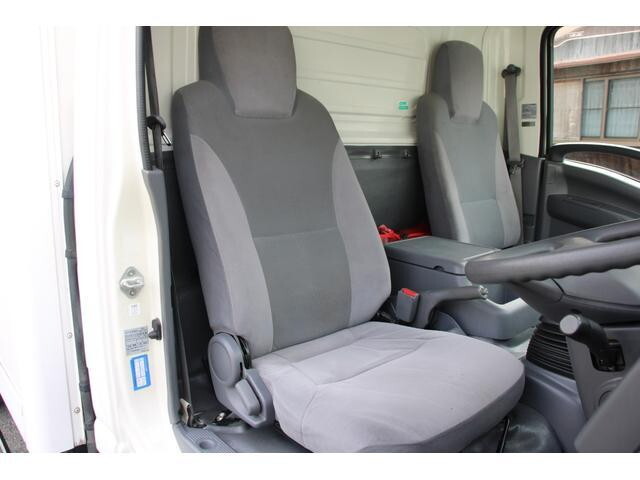 いすゞエルフ冷凍車（冷蔵車）小型（2t・3t）[写真36]