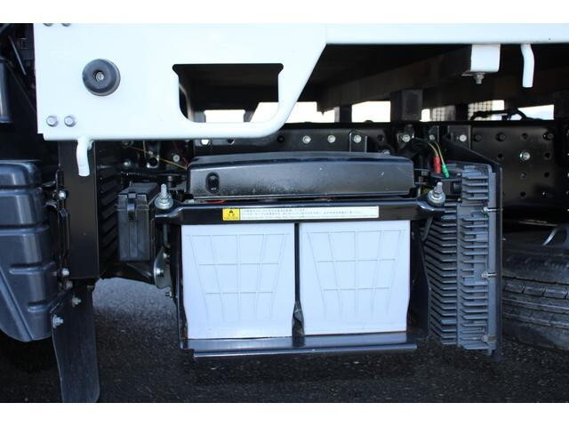 三菱ふそうキャンター平ボディ小型（2t・3t）[写真18]