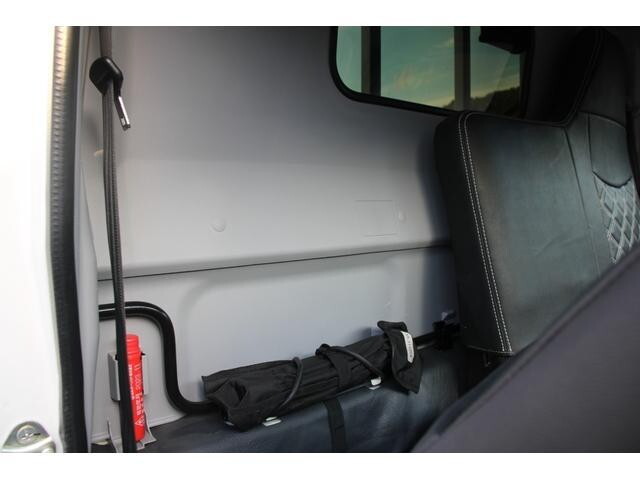 三菱ふそうキャンター平ボディ小型（2t・3t）[写真29]