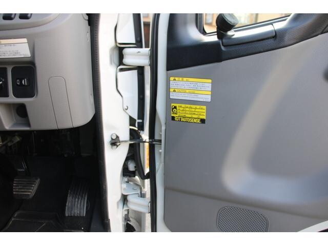 三菱ふそうキャンター平ボディ小型（2t・3t）[写真30]