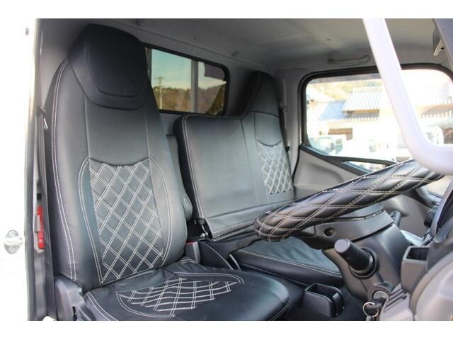 三菱ふそうキャンター平ボディ小型（2t・3t）[写真32]