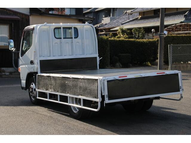 三菱ふそうキャンター平ボディ小型（2t・3t）[写真15]