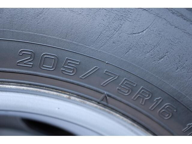 三菱ふそうキャンター平ボディ小型（2t・3t）[写真25]