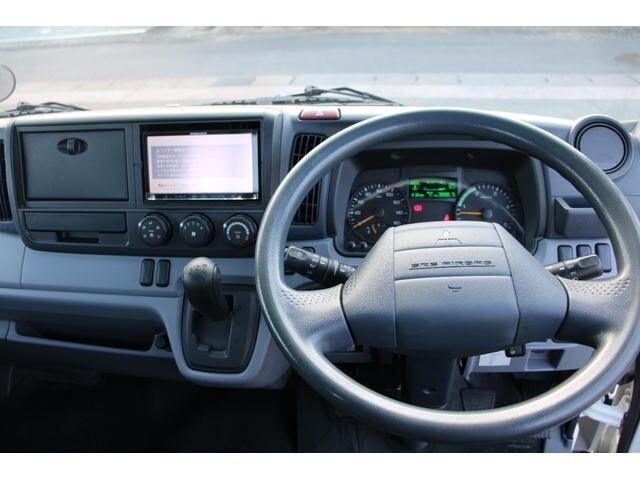 三菱ふそうキャンター平ボディ小型（2t・3t）[写真26]