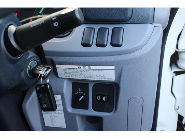 三菱ふそうキャンター平ボディ小型（2t・3t）[写真30]