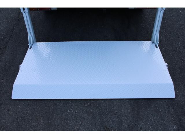 いすゞエルフ平ボディ小型（2t・3t）[写真18]