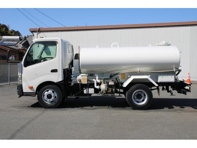 日野デュトロ散水車小型（2t・3t）[写真09]