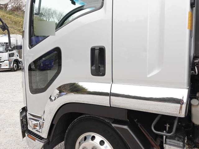 いすゞフォワードアルミウイング中型（4t）[写真11]